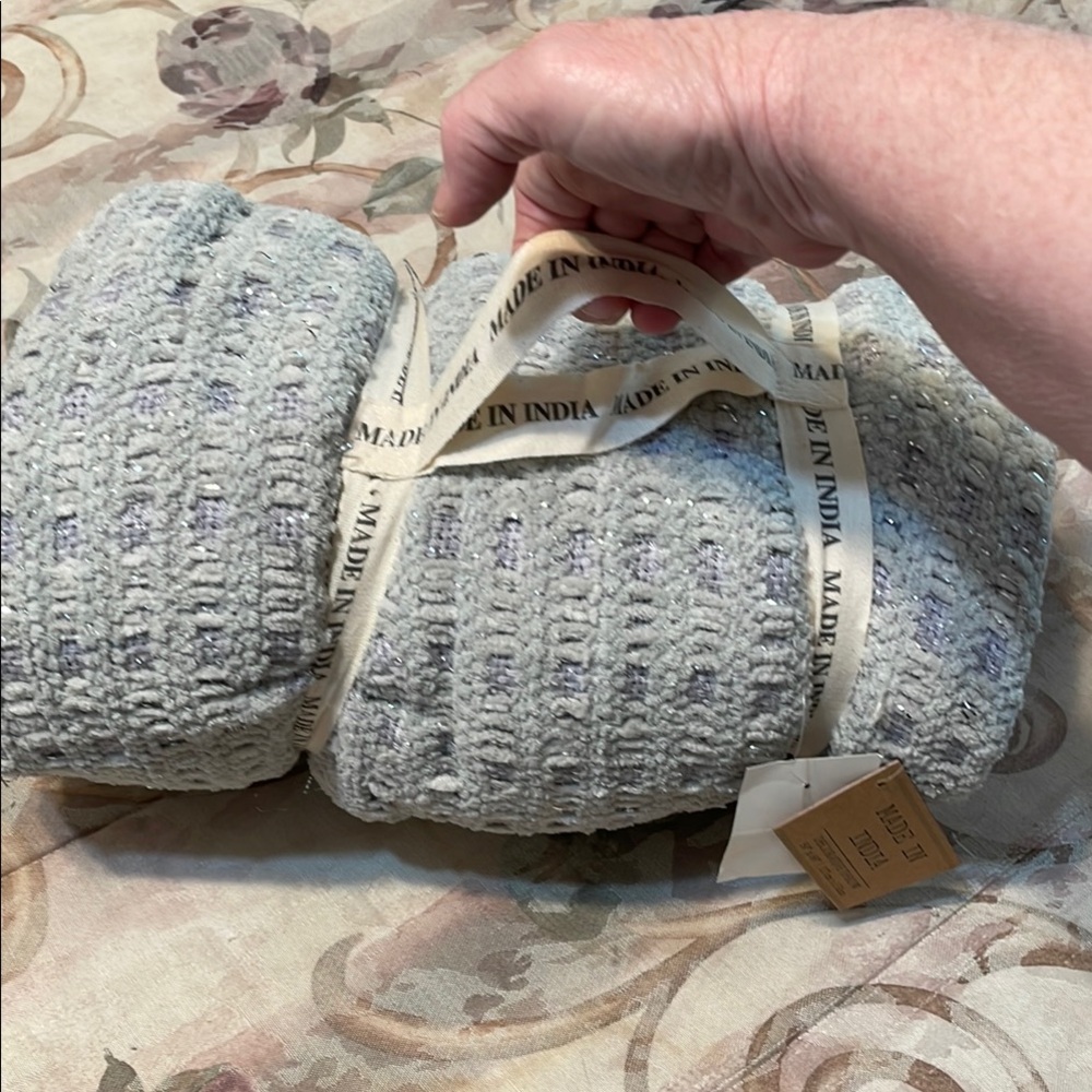 Cozy Gray Knit Blanket - Picture 6 of 8